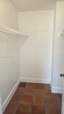 9688 Fontainebleau Blvd 702, Miami, FL 33172
