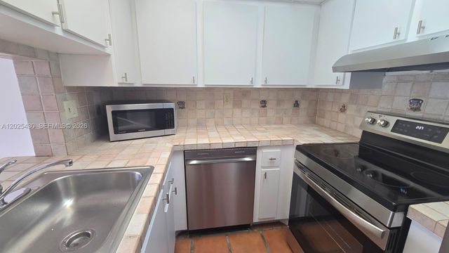 9688 Fontainebleau Blvd 702, Miami, FL 33172