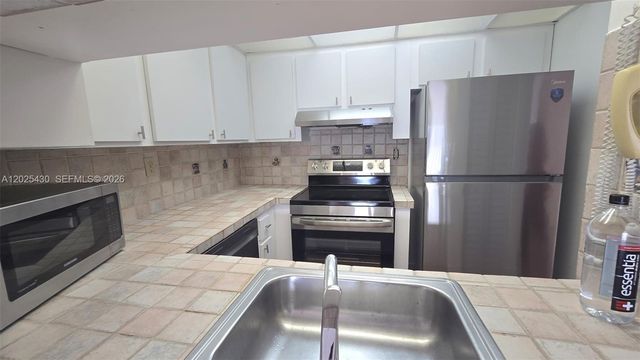 9688 Fontainebleau Blvd 702, Miami, FL 33172