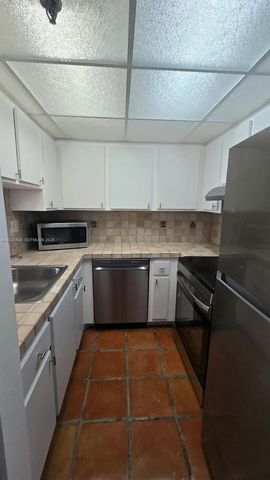 9688 Fontainebleau Blvd 702, Miami, FL 33172