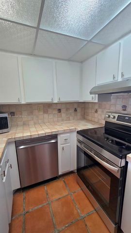 9688 Fontainebleau Blvd 702, Miami, FL 33172