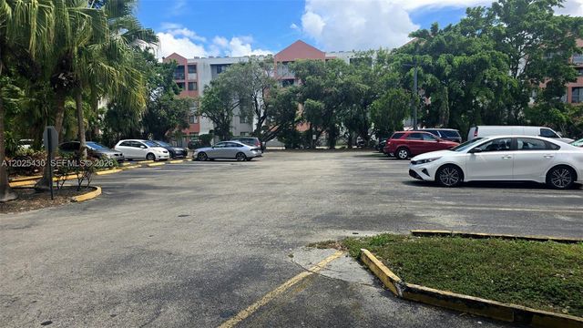 9688 Fontainebleau Blvd 702, Miami, FL 33172