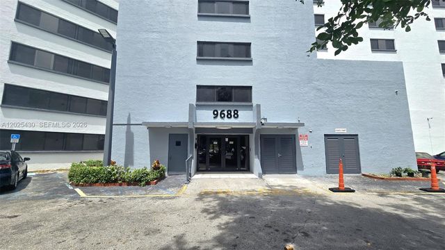 9688 Fontainebleau Blvd 702, Miami, FL 33172