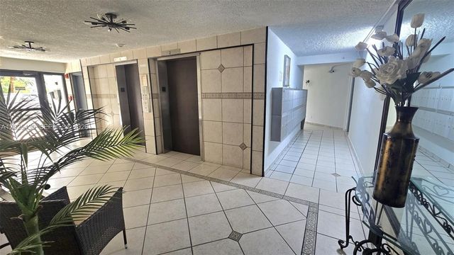9688 Fontainebleau Blvd 702, Miami, FL 33172