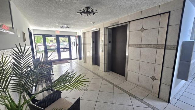 9688 Fontainebleau Blvd 702, Miami, FL 33172