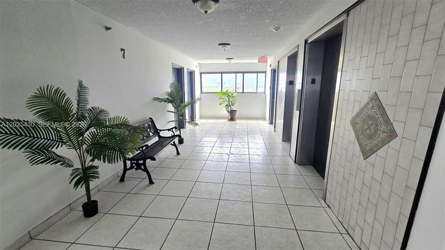 9688 Fontainebleau Blvd 702, Miami, FL 33172