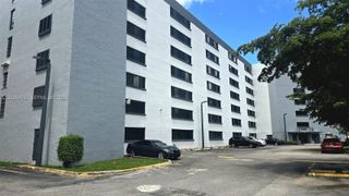 9688 Fontainebleau Blvd 702, Miami, FL 33172
