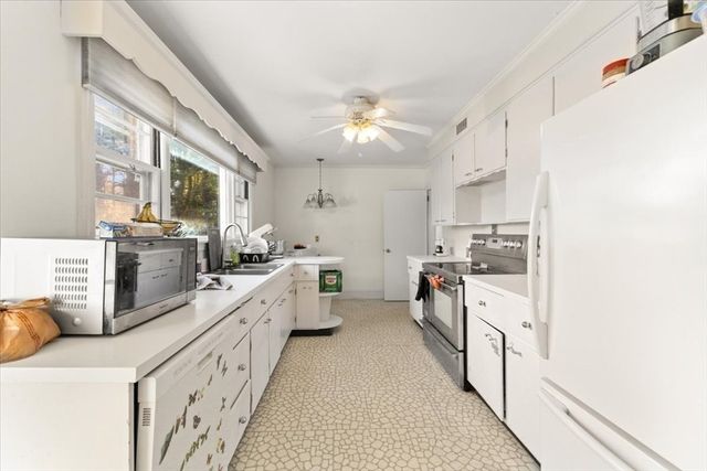24 Highland Ter, Taunton, MA 02780