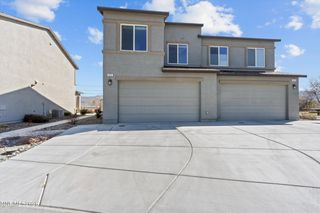 420 Autumn Breeze Circle, Reno, NV 89511