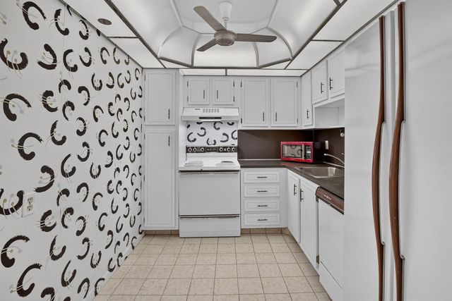 1100 Saint Charles Place 203, Pembroke Pines, FL 33026