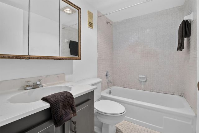 1100 Saint Charles Place 203, Pembroke Pines, FL 33026