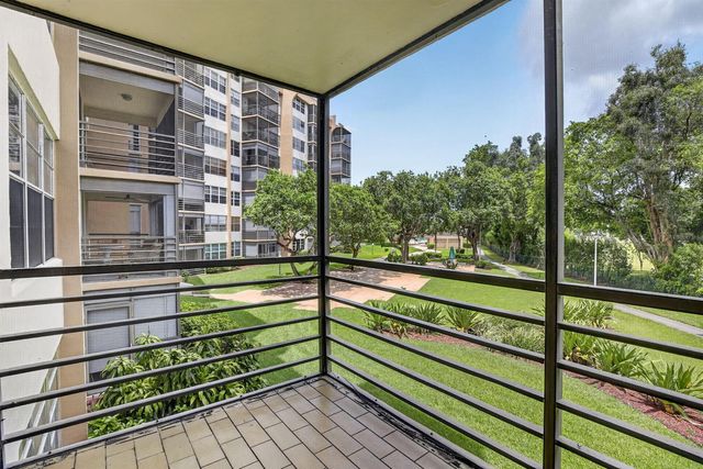 1100 Saint Charles Place 203, Pembroke Pines, FL 33026