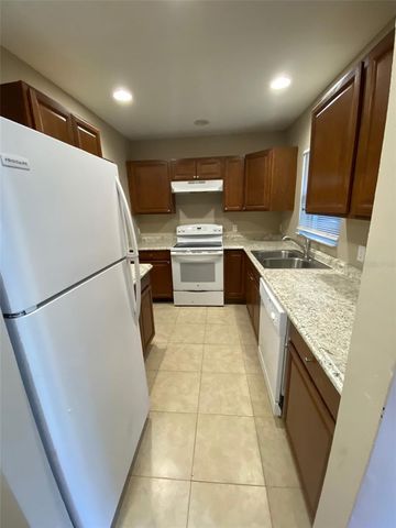 2430 NW 4TH TERRACE, Gainesville, FL 32609