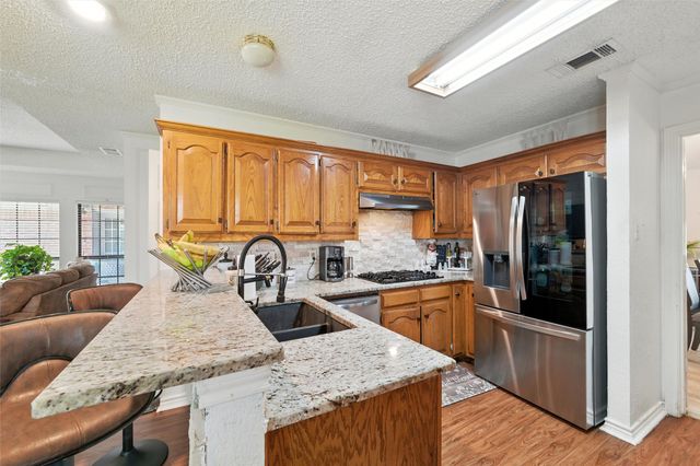 709 Arbor Creek Drive, Desoto, TX 75115