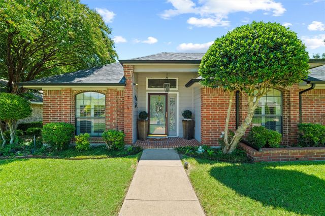 709 Arbor Creek Drive, Desoto, TX 75115