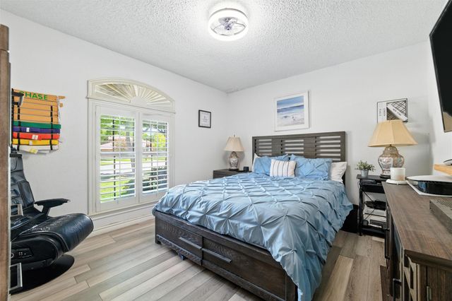709 Arbor Creek Drive, Desoto, TX 75115