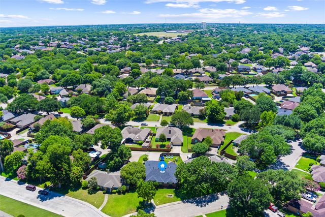 709 Arbor Creek Drive, Desoto, TX 75115