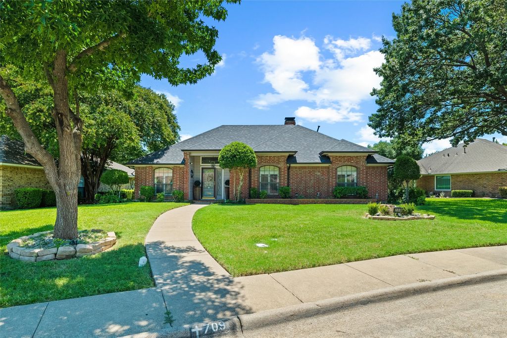 709 Arbor Creek Drive, Desoto, TX 75115