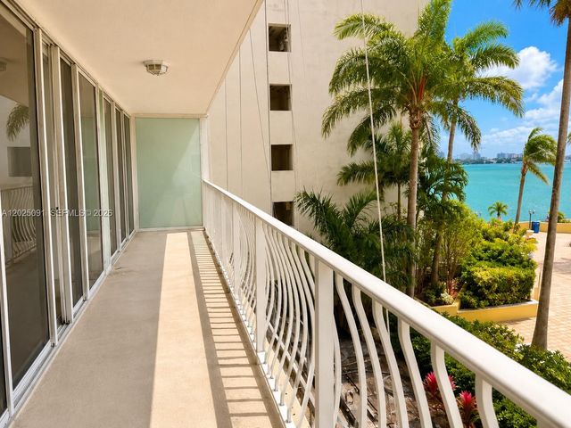 7601 E Treasure Dr 622, North Bay Village, FL 33141