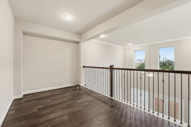 1121 Shepherd Oaks Drive, Houston, TX 77018