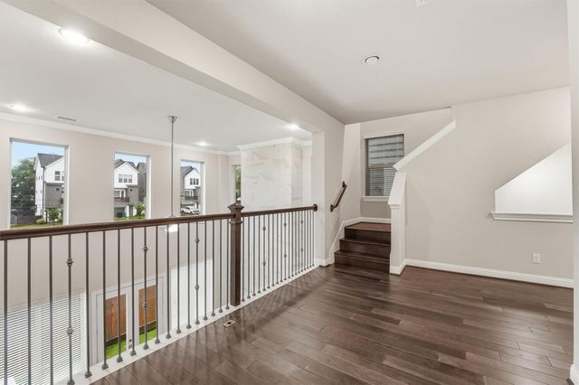 1121 Shepherd Oaks Drive, Houston, TX 77018