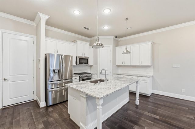 1121 Shepherd Oaks Drive, Houston, TX 77018