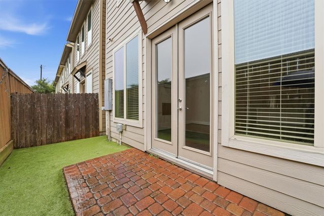 1121 Shepherd Oaks Drive, Houston, TX 77018