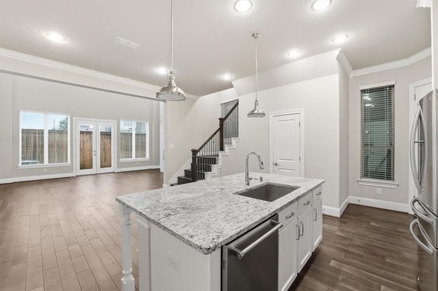 1121 Shepherd Oaks Drive, Houston, TX 77018
