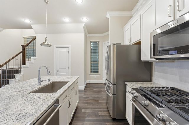 1121 Shepherd Oaks Drive, Houston, TX 77018