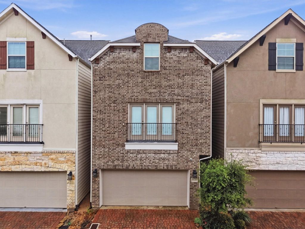 1121 Shepherd Oaks Drive, Houston, TX 77018
