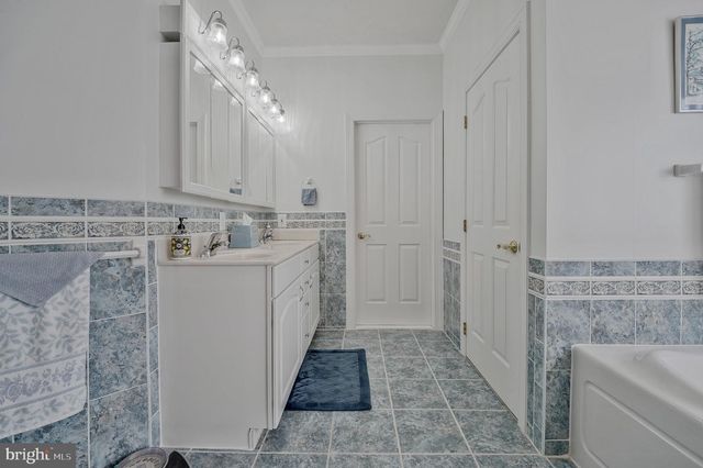3013 SARATOGA DR, Winchester, VA 22601