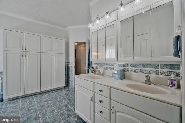 3013 SARATOGA DR, Winchester, VA 22601