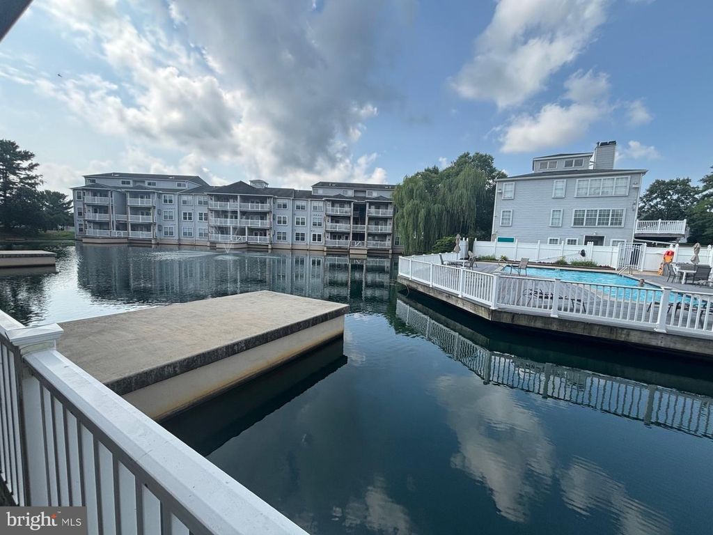 601 WATERS EDGE DR, Newark, DE 19702