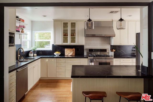 2583 Canyon Drive, Los Angeles, CA 90068