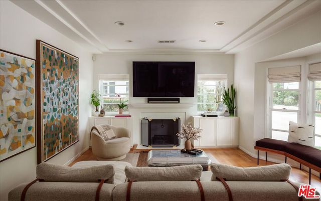 2583 Canyon Drive, Los Angeles, CA 90068