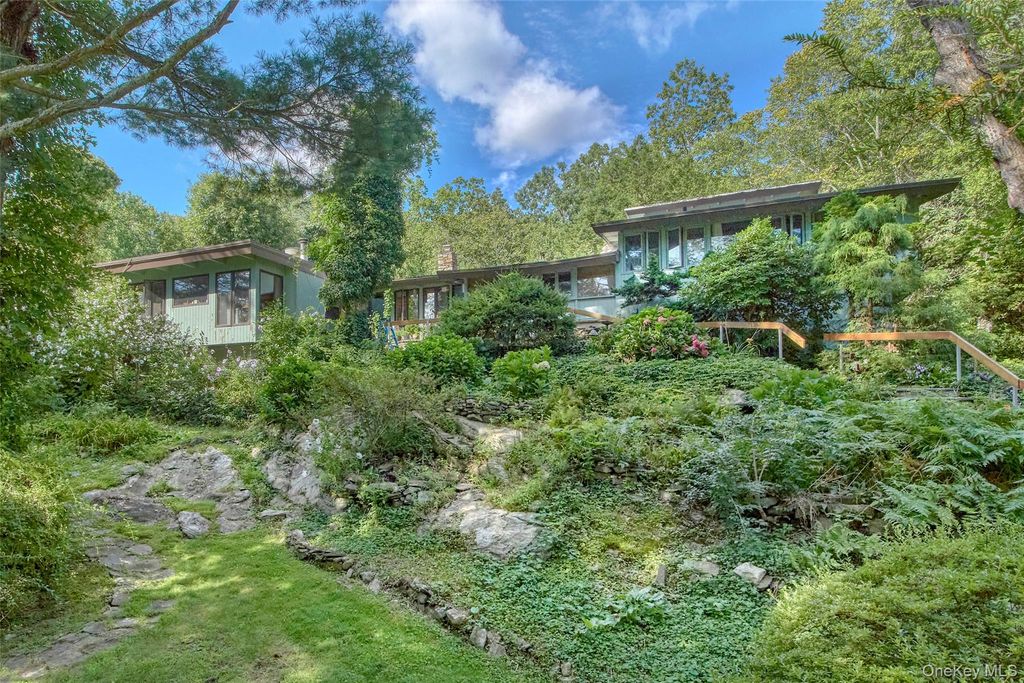 35 Saxon Woods, White Plains, NY 10605 — photo 2