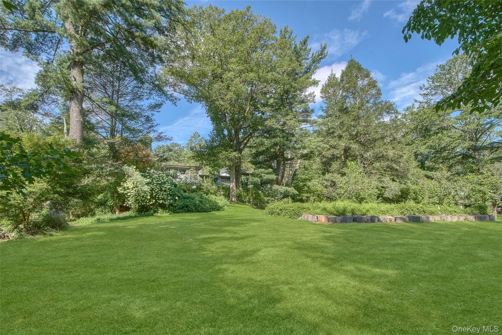 35 Saxon Woods, White Plains, NY 10605 — photo 4