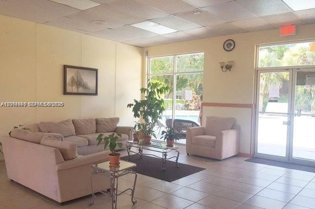 4334 NW 9th Avenue 72F, Deerfield Beach, FL 33064