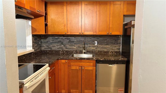 4334 NW 9th Avenue 72F, Deerfield Beach, FL 33064
