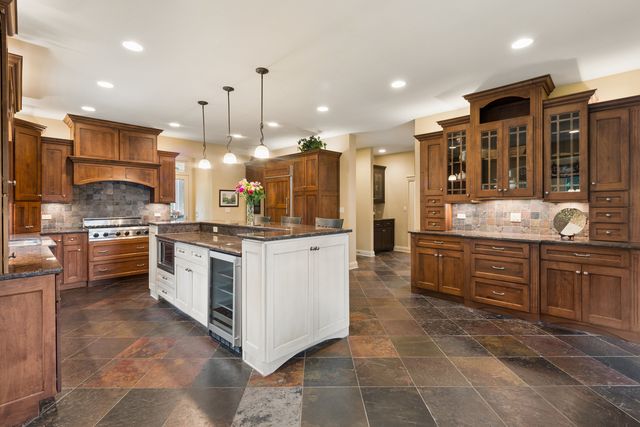 901 Kenton Road, Deerfield, IL 60015