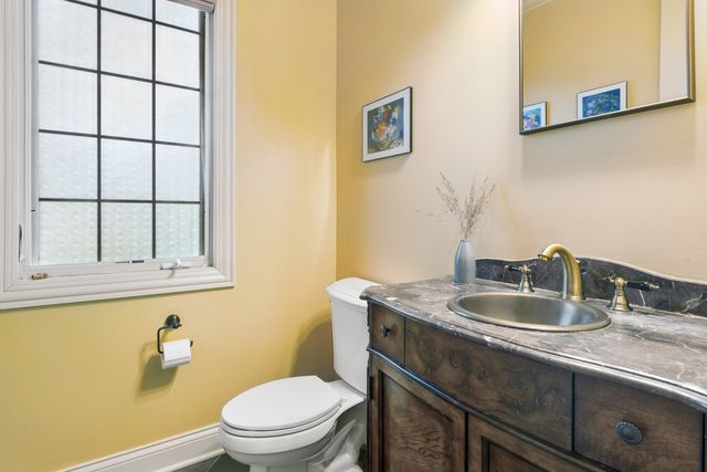 901 Kenton Road, Deerfield, IL 60015