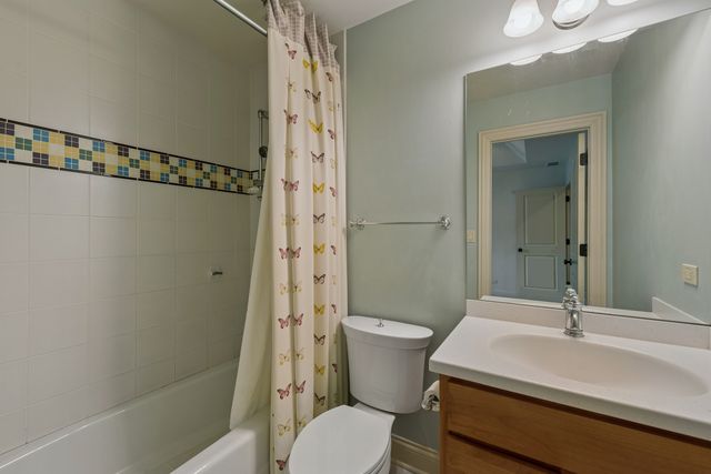 901 Kenton Road, Deerfield, IL 60015