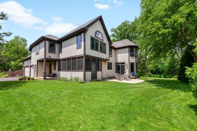 901 Kenton Road, Deerfield, IL 60015