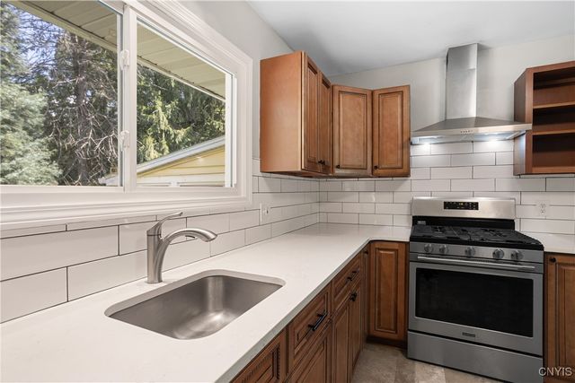 8583 Green Lakes Road, Manlius, NY 13066