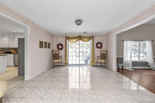 39 Fleets Cove Road, Huntington, NY 11743