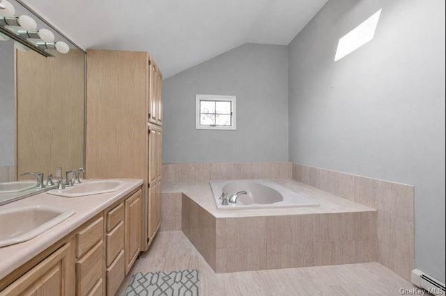 39 Fleets Cove Road, Huntington, NY 11743