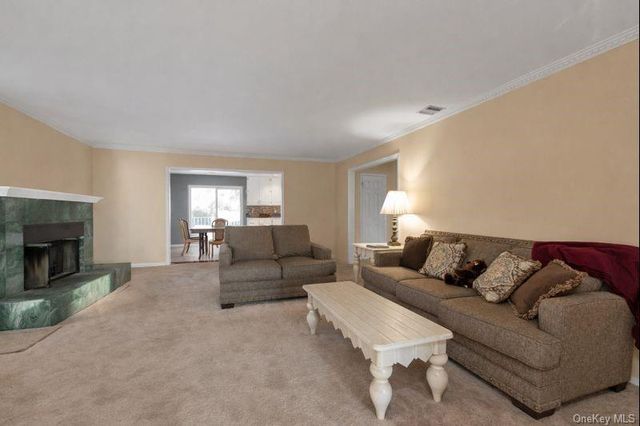 39 Fleets Cove Road, Huntington, NY 11743