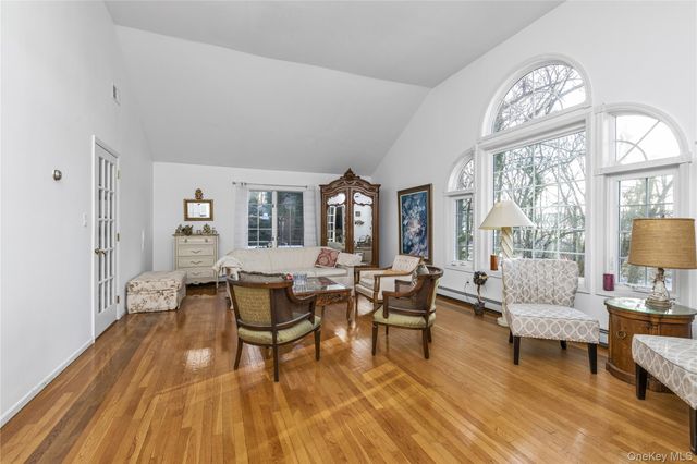 39 Fleets Cove Road, Huntington, NY 11743