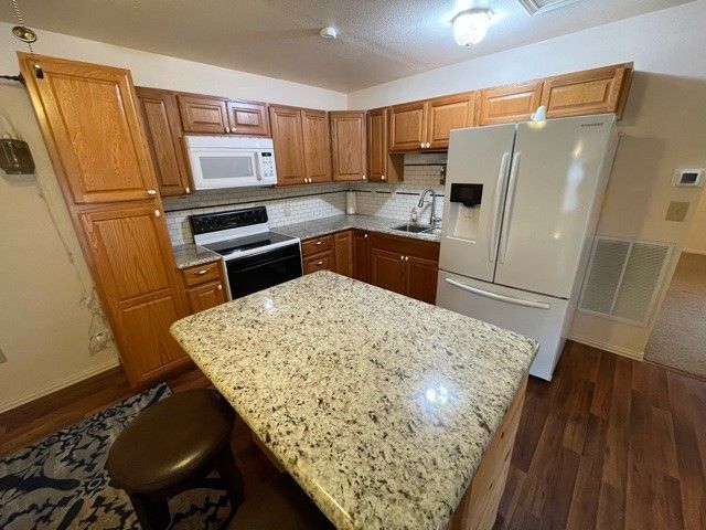 7118 Back Forty Court, Granbury, TX 76049