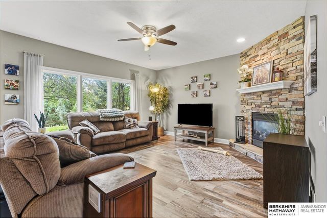 20134 Douglas Street, Omaha, NE 68022
